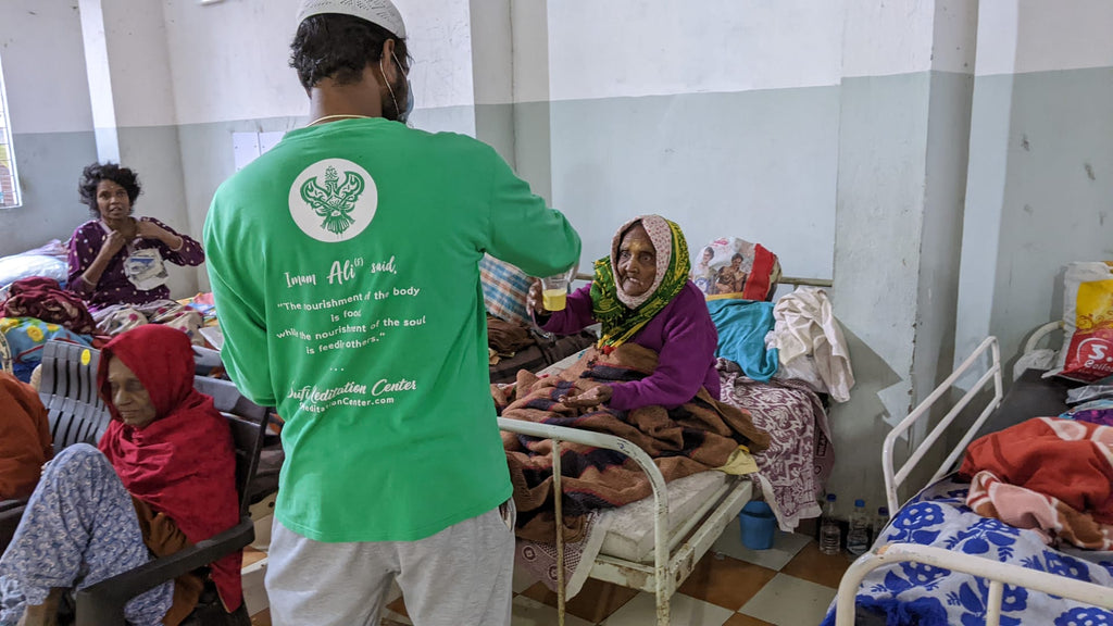 Honoring URS Mubarak of Sayyidina Abu Bakr as Siddiq (as) by Distributing Fresh Fruits & Almond Milk Shakes at Old Age Home – IND