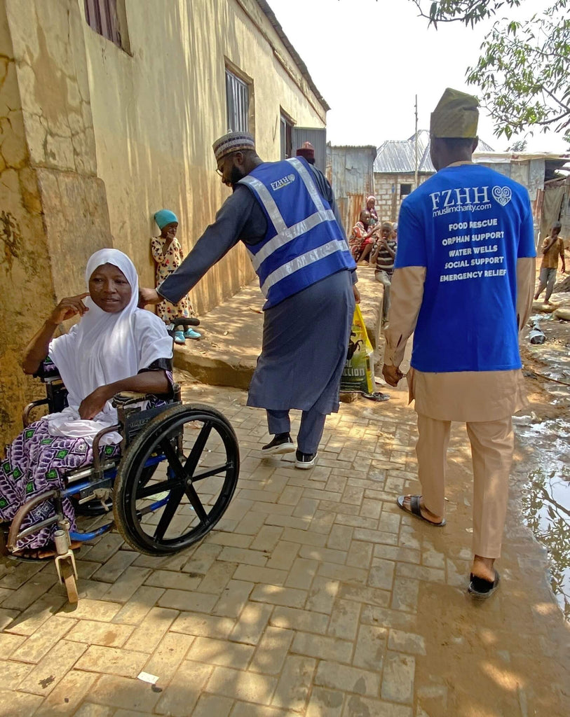 Abuja, Nigeria - Participating in Mobile Food Rescue Program by Distributing 12+ Rice Bags, 10+ Footwear & Lots of Candies to Less Privileged Children & Women at Local Community's Internally Displaced Camp