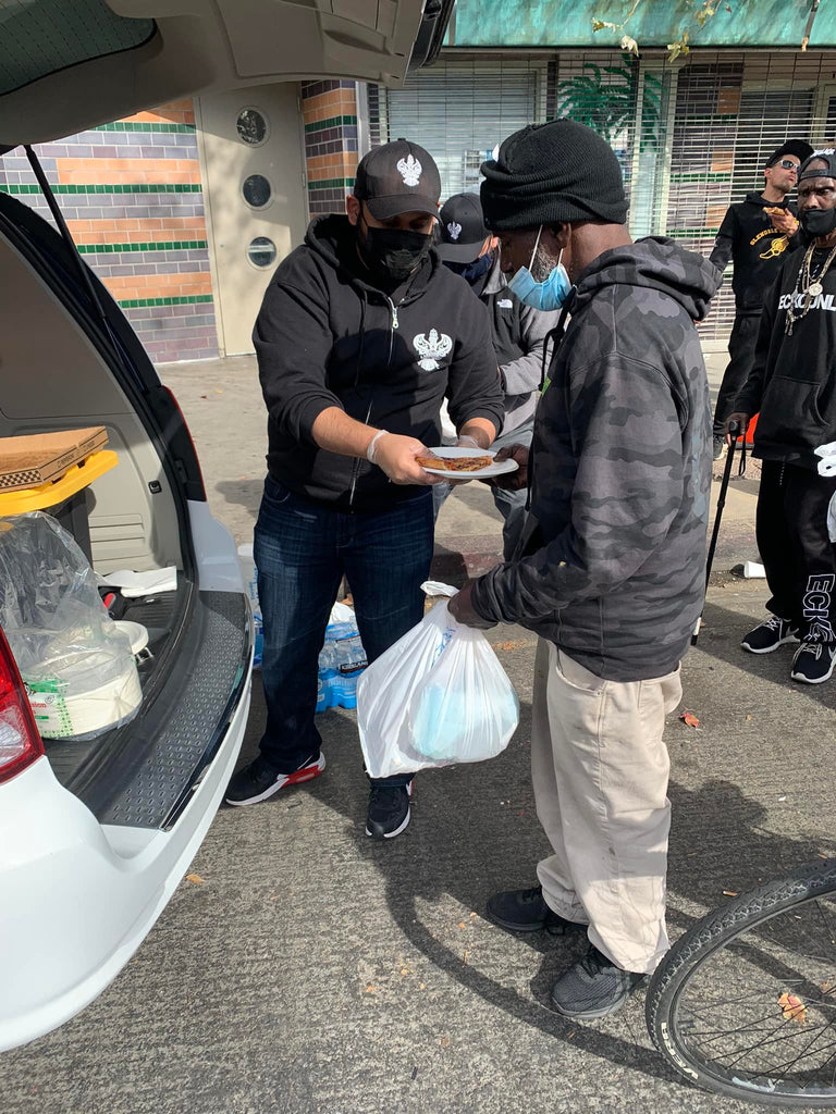 Honoring URS of Shaykh Baba Samasi (Q) by Distributing 80+ Care Bags & Serving Pizza to Homeless Community – LA