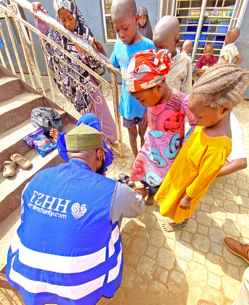 Abuja, Nigeria - Participating in Mobile Food Rescue Program by Distributing 10+ Rice Bags, 10+ Footwears & 150+ Candies to Less Privileged Children & Adults