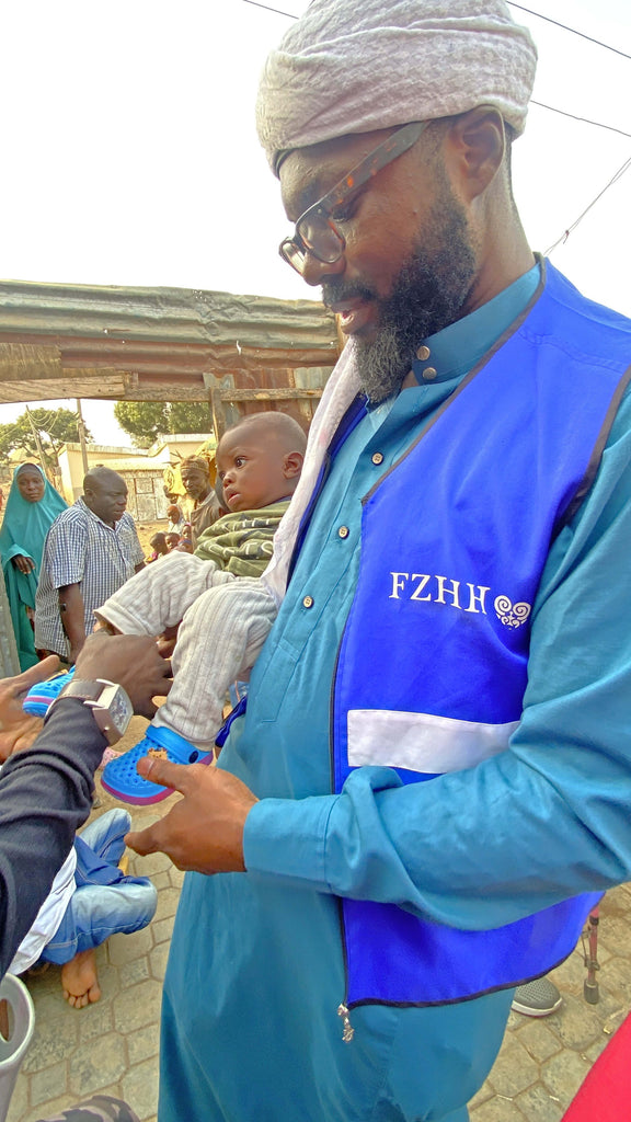 Abuja, Nigeria - Participating in Mobile Food Rescue Program by Distributing 60+ Hot Meals, 10+ Rice Bags, 10+ Footwear & Lots of Candies to Less Privileged Children & Adults