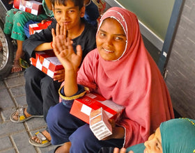 Lahore, Pakistan - Participating in Our Mobile Food Rescue Program by Distributing 40+ Hot Lunch Boxes with Chips, Juices & Chocolates to Less Privileged Hafiz-e-Quran Students & Homeless Children