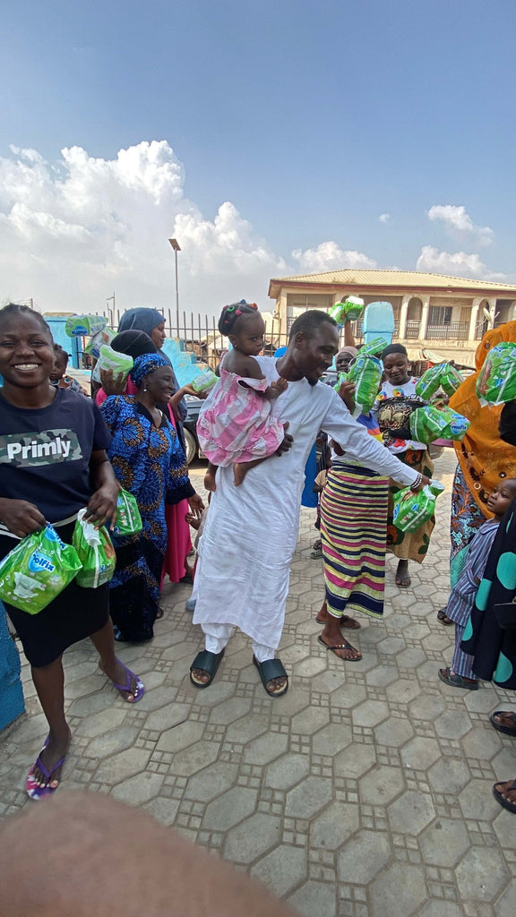 Abuja, Nigeria - Participating in Pediatric Medical Outreach Program by Distributing Essential Pediatric Consumable Supplies & Anti-Malaria and Anti-Typhoid Medications to 500+ Less Privileged Children & Nursing Mothers at Local Health Center