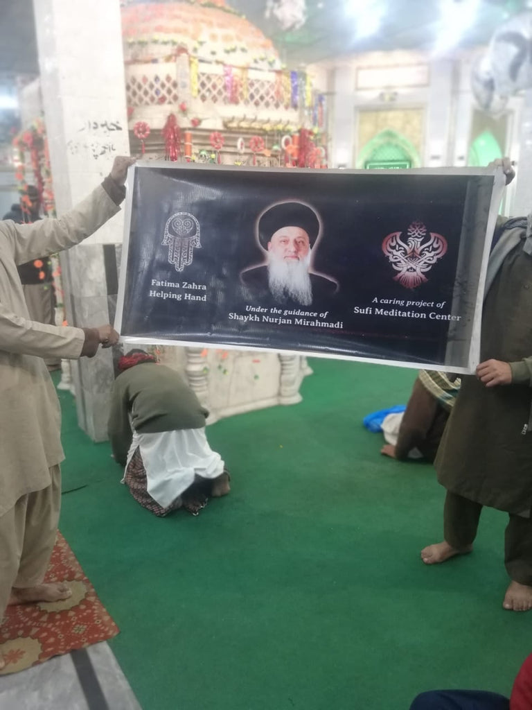 Lahore, Pakistan - Participating in Mobile Food Rescue Program by Serving 100+ Hot Meals in Deghs to Worshippers Attending Holy Shrine of Hazrat Miran Hussein Shah Zanjani ق ع