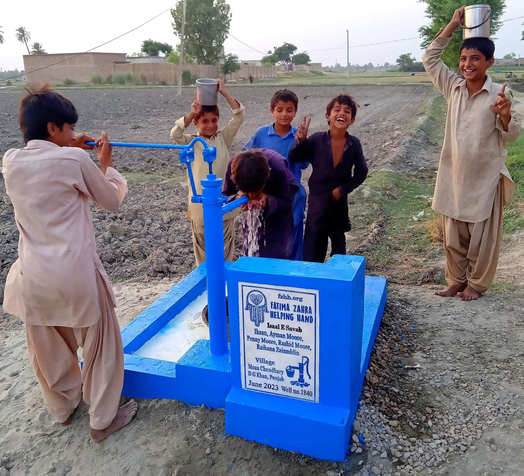 Punjab, Pakistan – Ihsan, Ayman Moore, Penny Moore, Rashid Moore, Raihana Zainuddin – FZHH Water Well# 1840