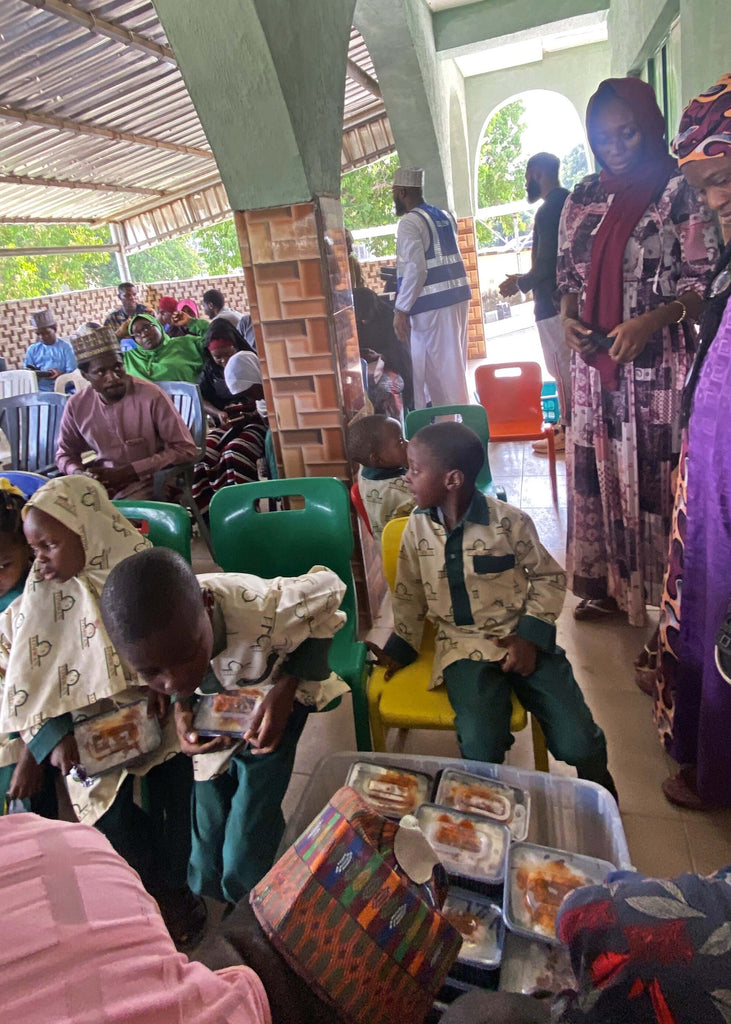 Abuja, Nigeria - Participating in Mobile Food Rescue Program by Distributing 154+ Hot Lunches, 10+ Rice Bags, 10+ Footwear & Lots of Candies to Less Privileged Children & Adults