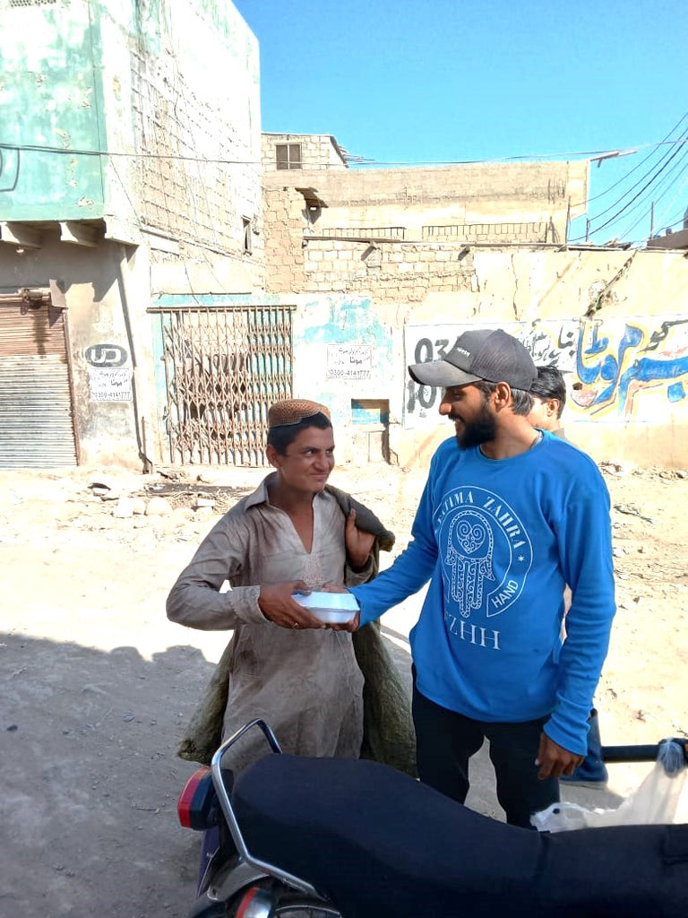 Karachi, Pakistan - Honoring URS/Union Sharif of Sultan al Awliya Fard Alam Shahe Kul Mawlana Shaykh Shah Bahauddin Naqshband Uwaisi al Bukhari ق ع Hasani wal Husseini by Distributing Hot Meals to Local Community's Homeless & Less Privileged People