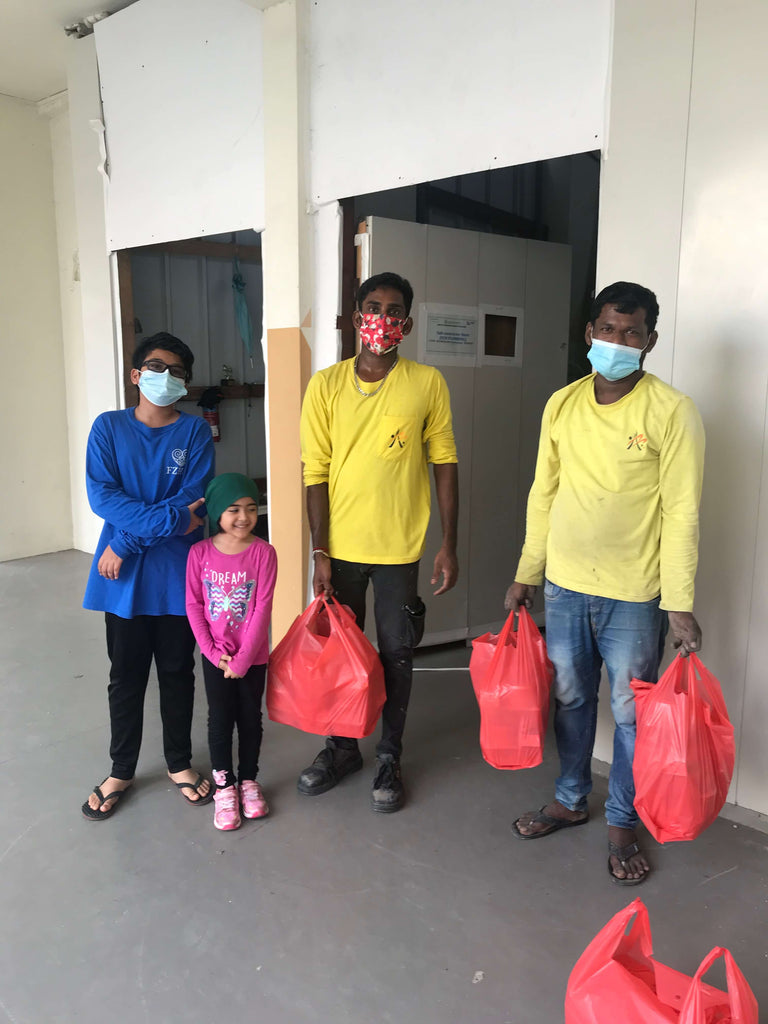 Simei, Singapore - Participating in Mobile Food Rescue Program by Preparing & Distributing 32+ Packets of Hot Home Cooked Meals Including Desserts & Juices to Local Community's Migrant Workers