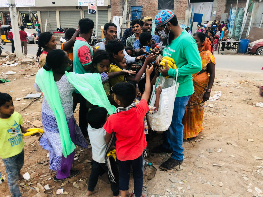 Distrbuting Fruits & Juices to Homeless Families & Children at Community's Local School – IND